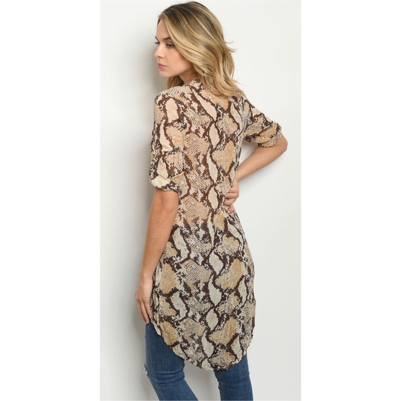 Snake print button down high low top - Picture 2 of 6